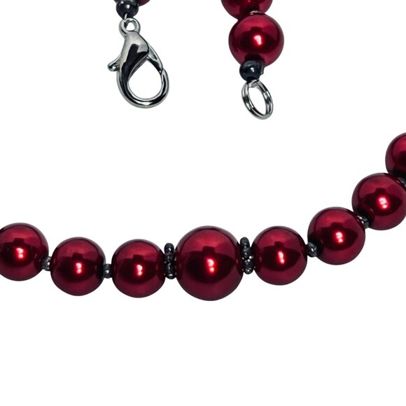 Vintage Heavy Single Strand Red Beaded Necklace With Silver Tone Spacers (5884) - Picture 7 of 7